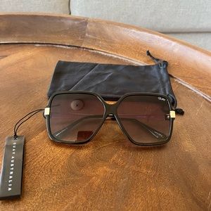 Quay Australia’s “Paparazzi ” frame in black